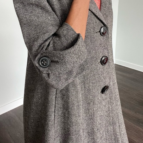 CAbi GRAYISH, BLACK & WHITISH TWEED MEDIUM LENGTH SWING PEA COAT - Picture 6 of 11